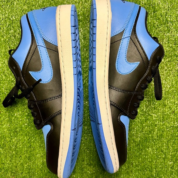 NEW Jordan 1 Low “UNC” Men’s 10.5 - Picture 4 of 8